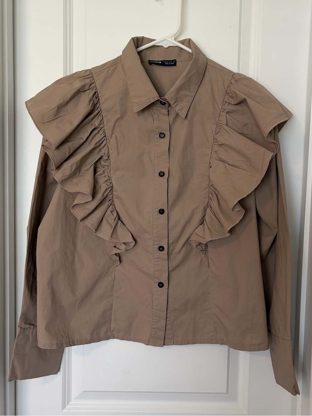 SHEIN - Ruffled Button-Front Women's Top in Taupe
Size M